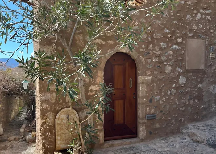 Monovasia Tholos Hammam בית נופש
